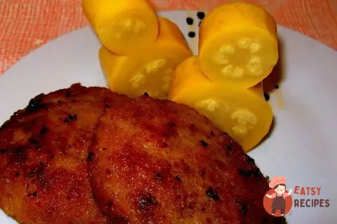 Золотисті котлети із трьох видів м'яса
