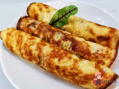 Млинці з лососем та соусом тартар
