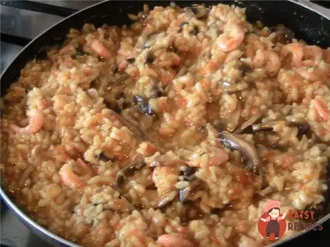 Паелья з грибами та креветками