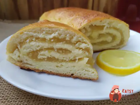 Сдобний рулет із лимоном
