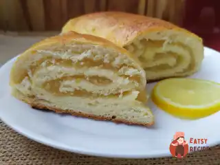 Сдобний рулет із лимоном