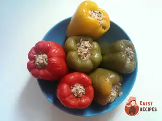 Перець, фарширований м'ясом та рисом