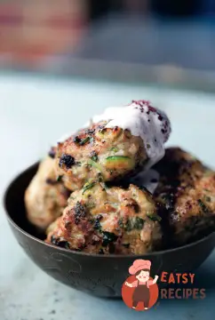 Бургери з індички з кабачками, зеленою цибулею та куміном