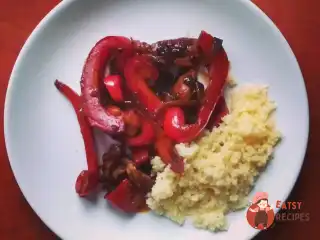 Курячі грудки з червоним перцем