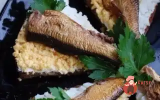 Часникові Грінки З Яйцем Та Шпротами