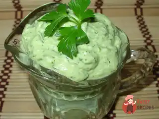 Соус з авокадо з часником до м'яса та птиці.