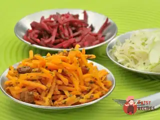 Морквяний салат із родзинками та апельсиновим ароматом