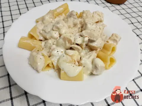 Куряче філе у сирному соусі