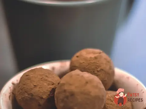 Кокосові цукерки з фініками