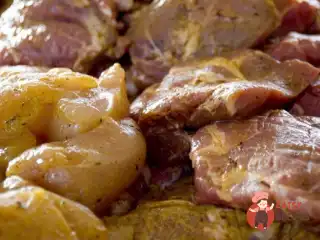 Часниково-гірчичний маринад для м'яса та сиру на грилі