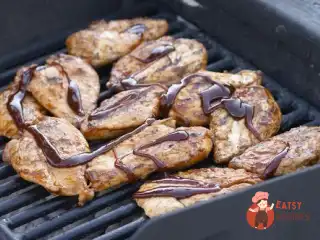 Куряче філе на грилі у соусі барбекю