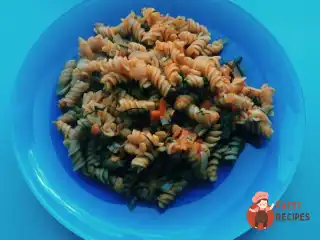 Макарони з консервованою квасолею