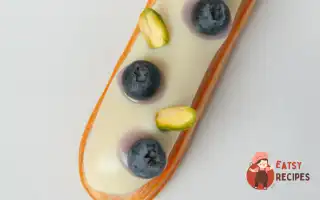 Еклер Із Чорною Смородиною