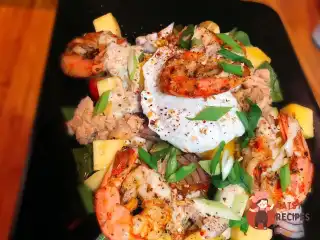 Салат з креветками та тунцем