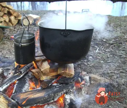 Солянка м'ясна з оливками
