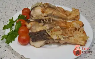 Смажений Товстолобик Із Цибулею