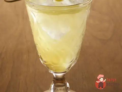 Коктейль "Виноградний фіз" (Grape Fizz)