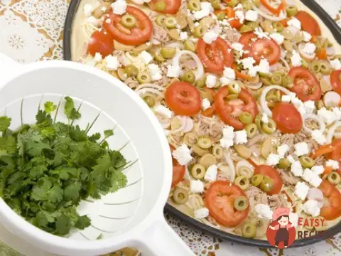 Піца з бринзою та оливками