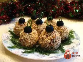 Закуска з курки з часником, майонезом та волоськими горіхами «Ялинкові кулі»