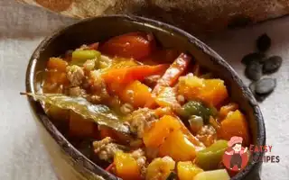 Свинина З Огірками, Цукіні Та Морквою