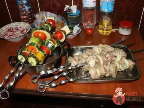 Шашлик зі свинини, маринований у горілці з медом