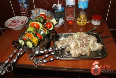 Шашлик зі свинини, маринований у горілці з медом