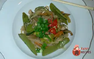 Тайська Рисова Локшина З Куркою Та Овочами
