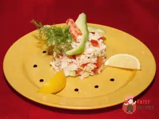 Літній салат із крабових паличок