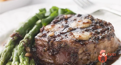 Стейк яловичий з грибами та мадерою