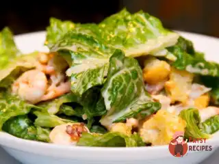 Креветки з пак-чою та соусом чилі