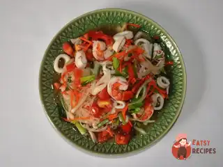 Тайський салат із морепродуктів