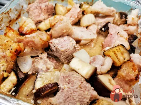 Рагу зі свинячих щік та баклажану