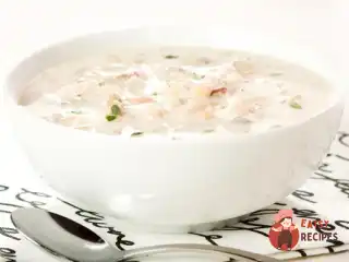Чаудер з картоплі та анчоусів із часниковими креветками