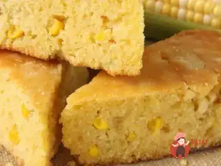 Кукурудзяний хліб з куміном, кінзою та цибулею