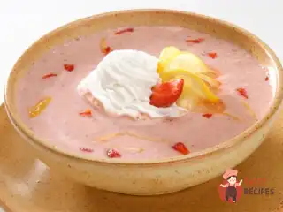 Ягідний суп з ванільним морозивом