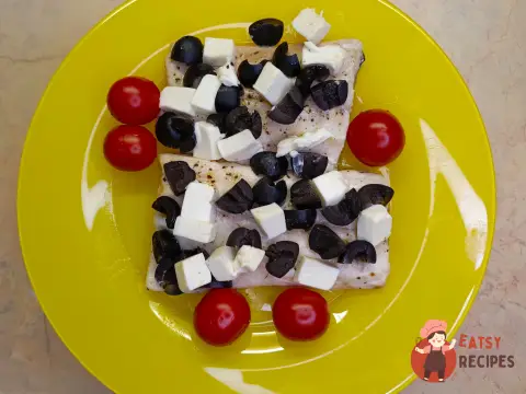 Кефаль з маслинами у фользі