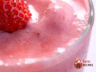 Полуничний фраппе з морозивом