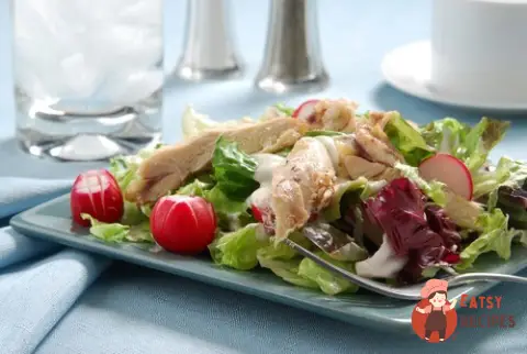 Закуска з курки в листі салату