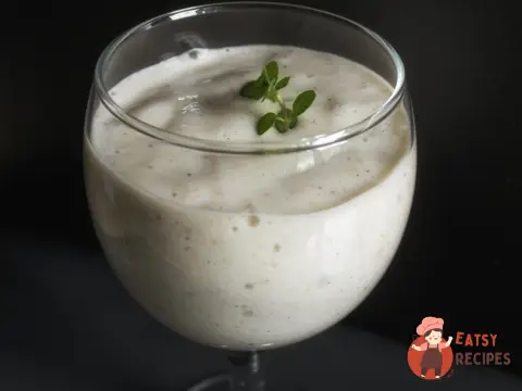 Банановий смузі з корицею