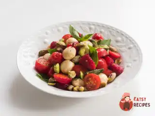 Капрезі з полуницею