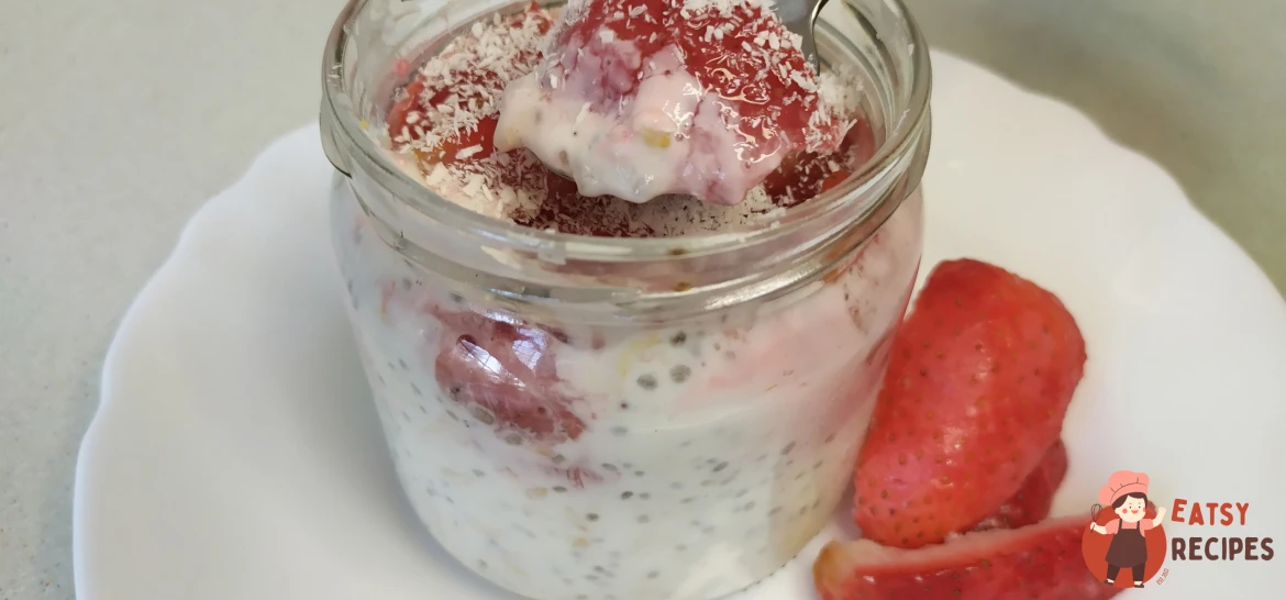 Лінива вівсянка з полуницею