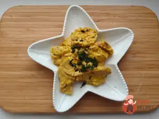 Філе індички на сковороді з куркумою та вершками
