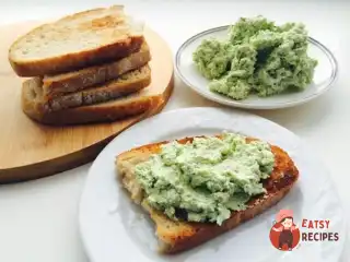 Закриті бутерброди із зеленню та яйцем