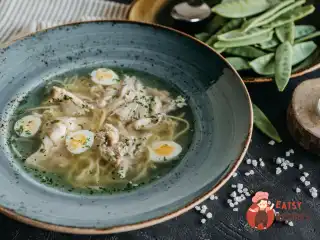 Курячий бульйон з домашньою локшиною