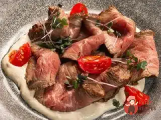 Маринована телятина із соусом «Кунжутний Тонато»