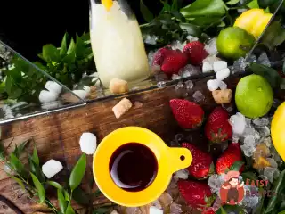 Цитрусовий фроузен з полуницею та ваніллю.