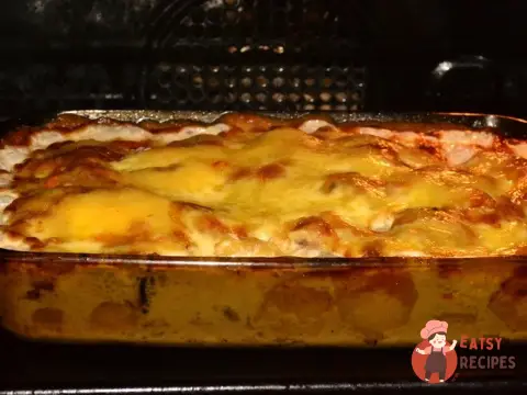 М'ясо по-французьки з картоплею та грибами