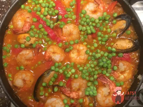 Паелья з качкою та морським гадами
