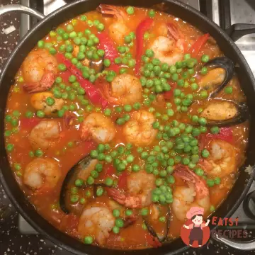 Паелья з качкою та морським гадами