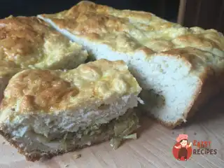 Капустяний пиріг з перепелиними яйцями та сиром